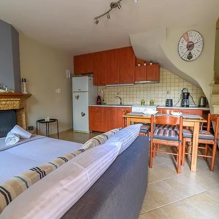 Small House With Garden & View דירה *