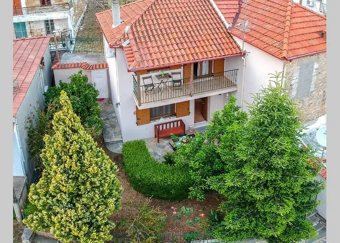 Small House With Garden & View *