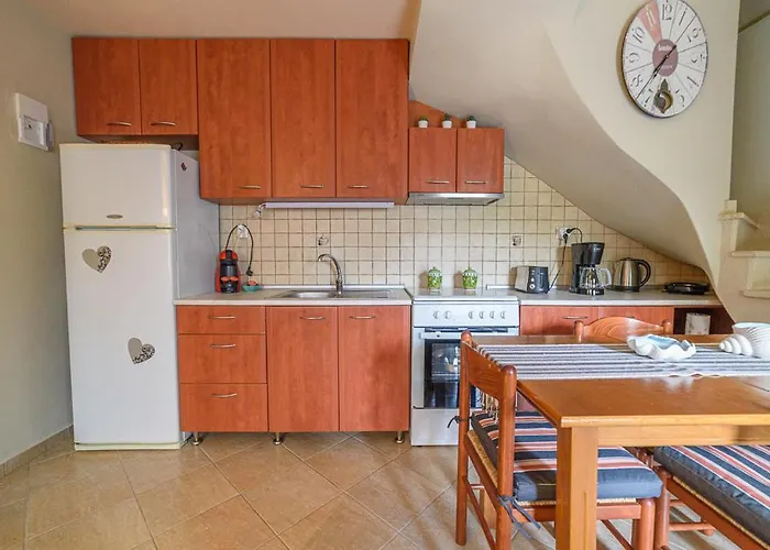 Small House With Garden & View Promirion